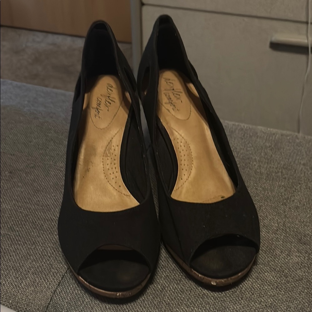Dexflex Comfort Black Heels with Peep-Toe Design